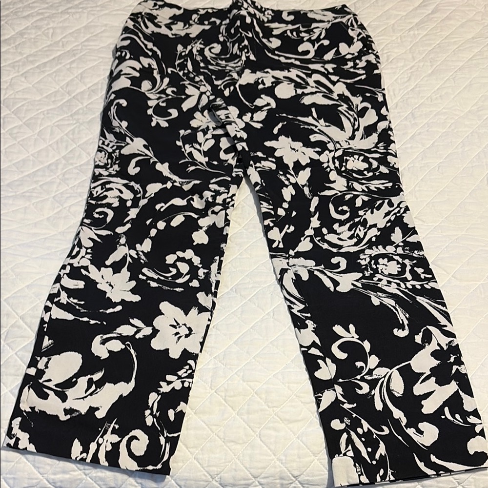 Floral Black and White Leggings by Wynne Layers size 12